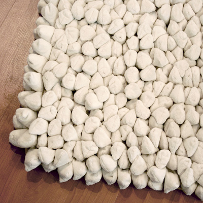 Dreamweavers Cream Snow Chamois Pebble Rug